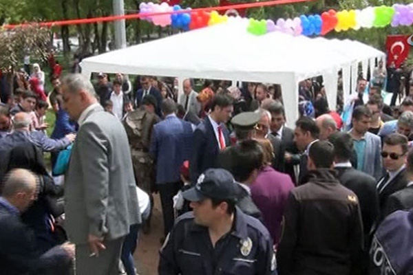 Helyum gazlı balon patladı: 5 yaralı