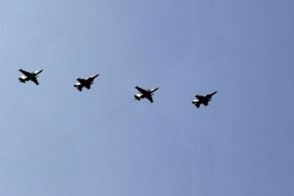 İsrail, Suriye rejimine ait kampı vurdu