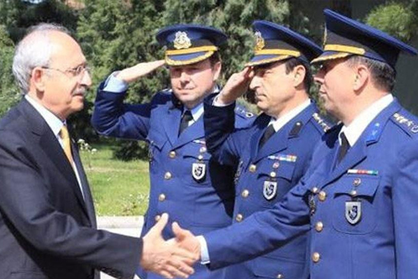 Kılıçdaroğlu'nun askeri üste karşılanmasına inceleme