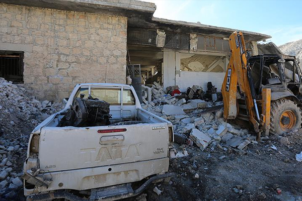 Suriye'de Han Şeyhun'a hava saldırısı