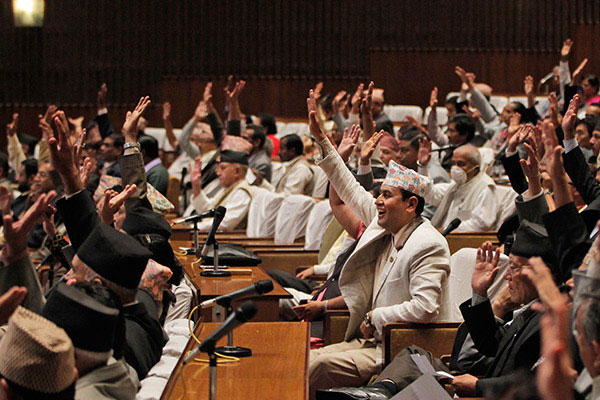 Nepal'de yeni anayasa kabul edildi