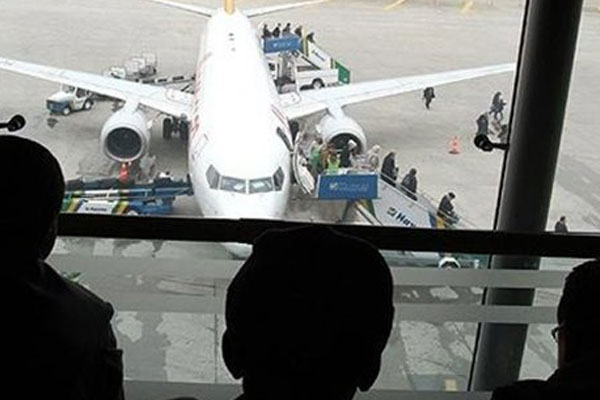 İki Türk işçi ülkeye doğru yola çıktı