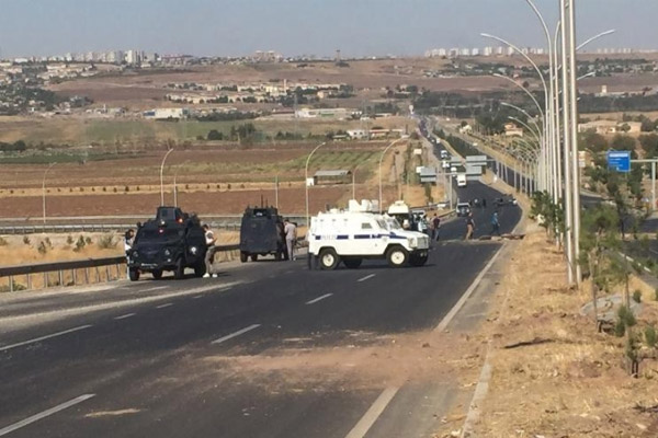 Diyarbakır’da polise bombalı saldırı girişimi