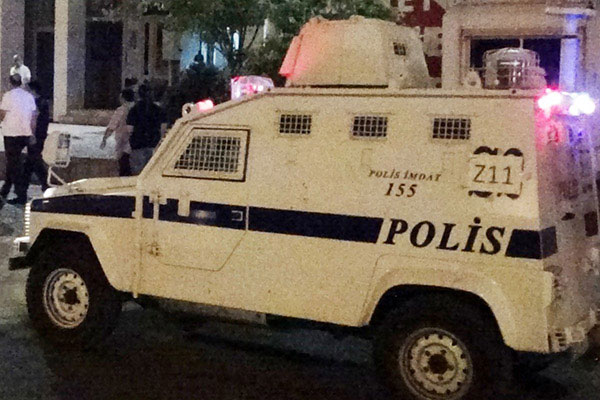 Polisleri taşıyan zırhlı araç kaza yaptı: 2 acı haber