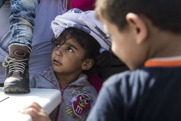 'Macar polisi mülteci çocuğu kör etti'