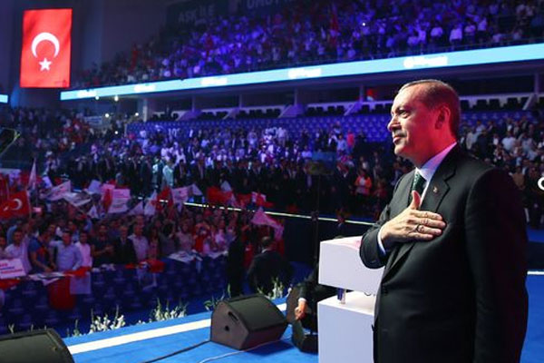 'Erdoğan hatalarını İran ve Rusya ile örtüyor'