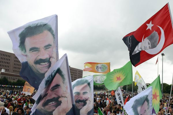 Valilik: Öcalan'ın fotoğrafını taşıyanlar tutuklandı