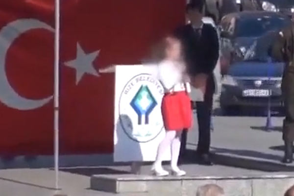 Emniyet Müdürünü şaşkına çeviren şiir