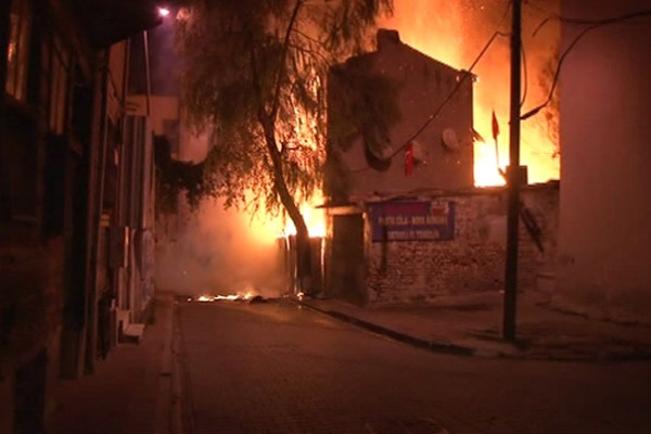 Fatih’te korkutan yangın