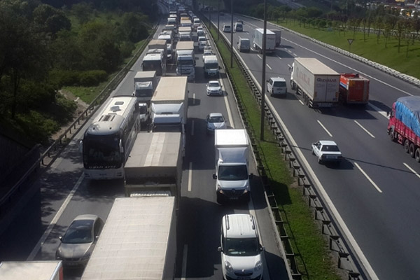 İstanbul’da bayram trafiği başladı