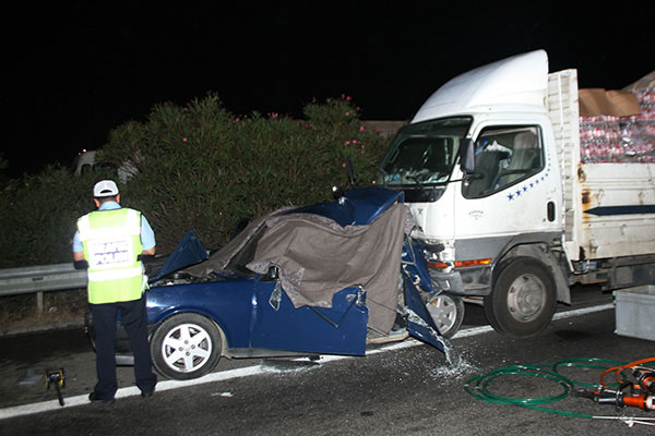 İzmir'de trafik kazası: 3 kişi öldü