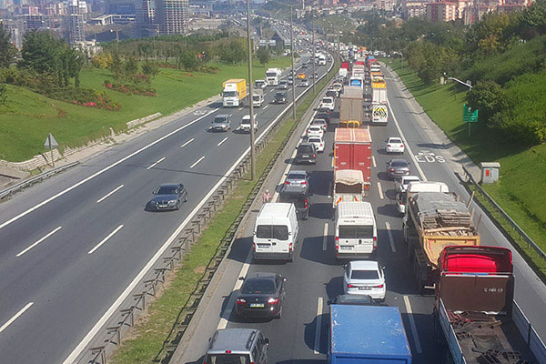 Trafikte bayram yoğunluğu başladı