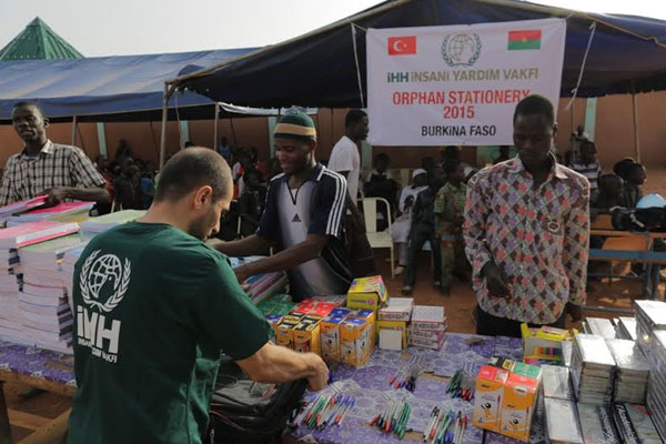 İHH’dan Burkina Faso’da eğitim yardımı