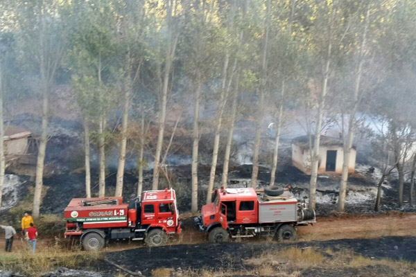 Yangın 50 haneyi küle çevirdi