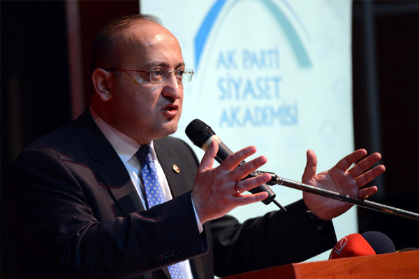 Yalçın Akdoğan: Bu alçaklıktır