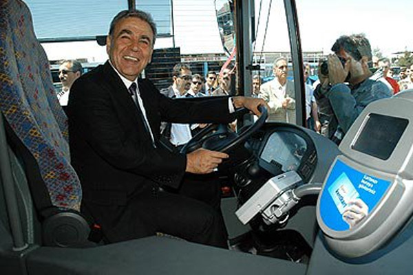 İzmir'de KentKart krizi sürüyor