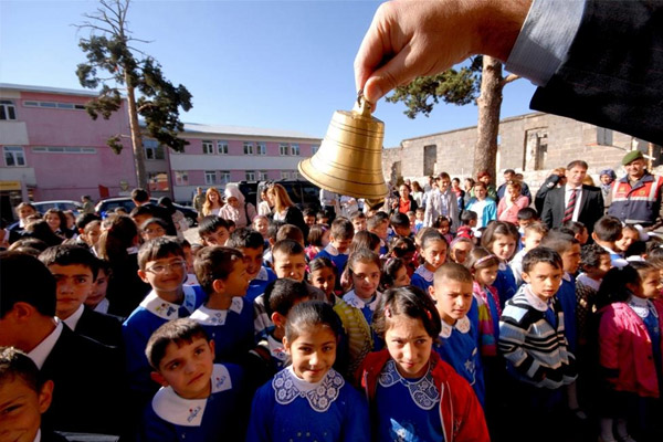 İlk ders zili çalıyor
