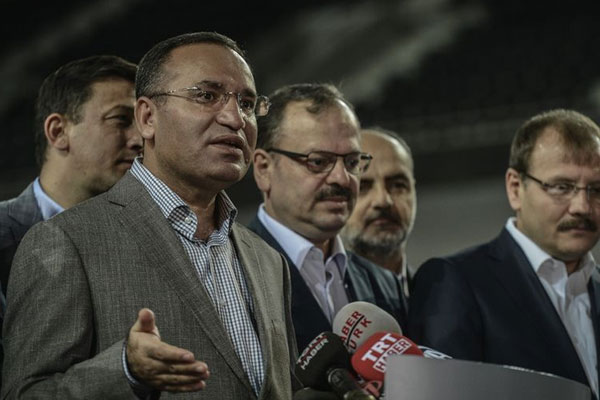 Adaylar vitrine çıkıyor