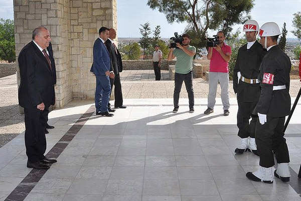 Başbakan Yardımcısı Türkeş Kıbrıs'ta