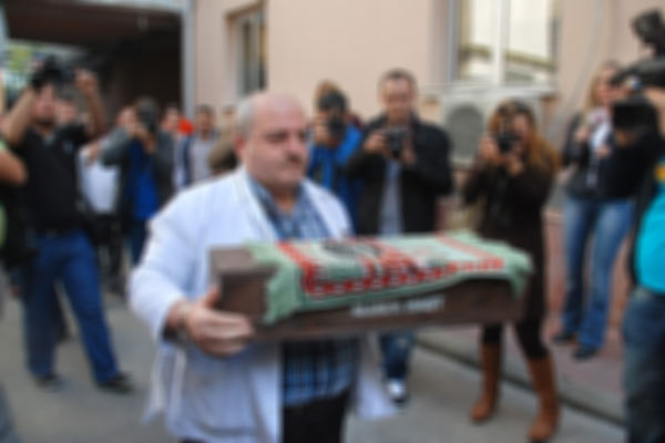 Bebek kaynar suya düştü