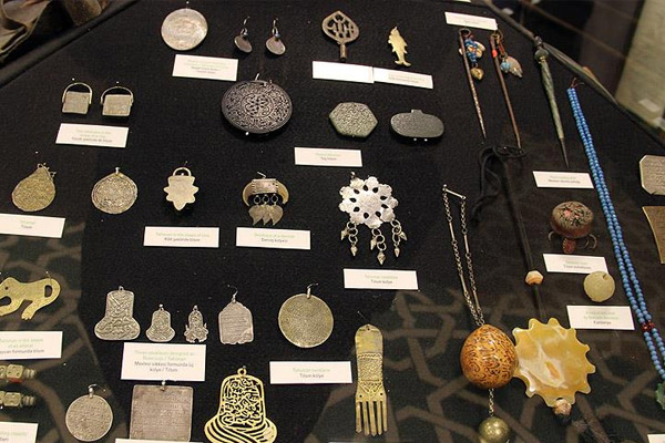 ABD'de 'Tekke Objeleri' sergilendi