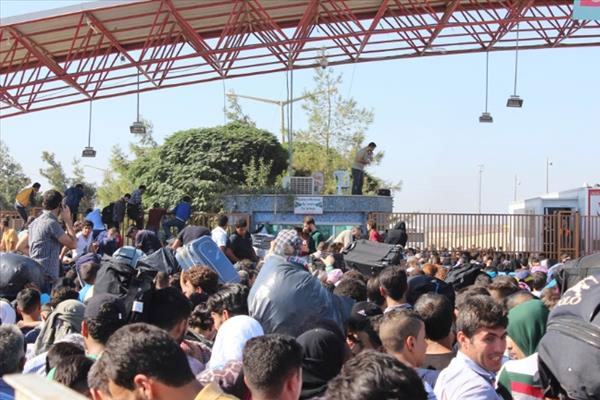 Sınırda bayram izdihamı