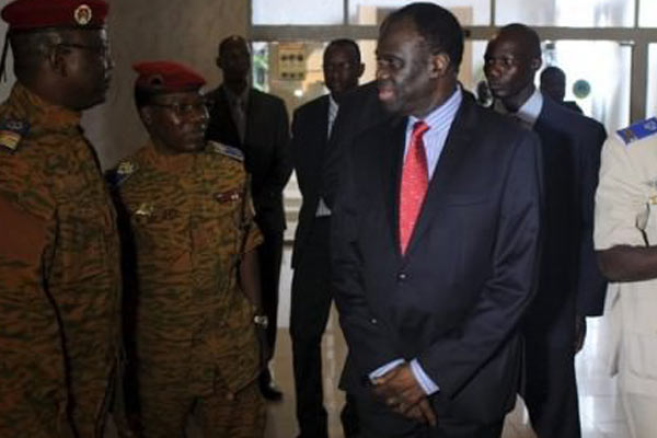 İktidarı darbecilerden geri aldı