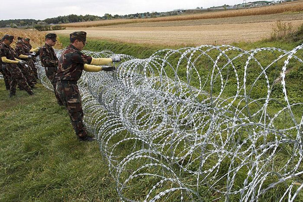 Macaristan-Slovenya sınırına tel örgü