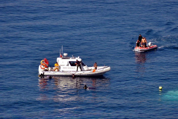 Ege'de göçmen botu battı