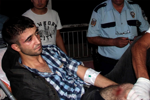 Polise ateş eden 2 gösterici vuruldu