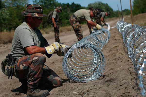 Macaristan tel örgüden vazgeçti