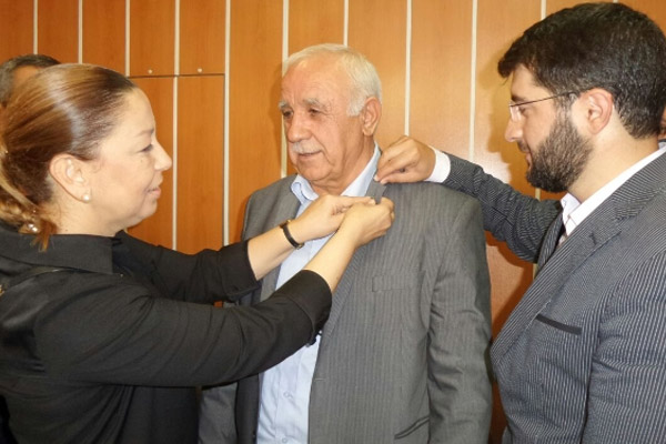 MHP'li isme AK Parti rozetini vekil taktı