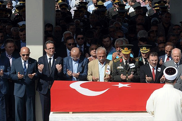 Binbaşı son yolculuğuna uğurlandı