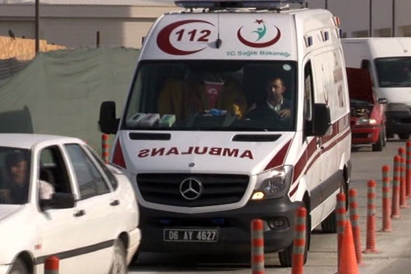 Yaralı hacılar askeri uçakla getirildi