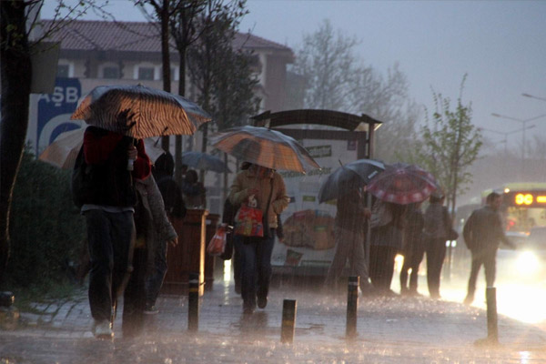 Etkili sağanak devam edecek