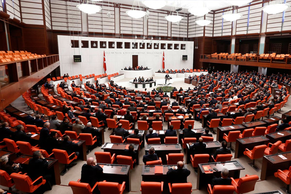 4 parti 48 aday değiştirdi