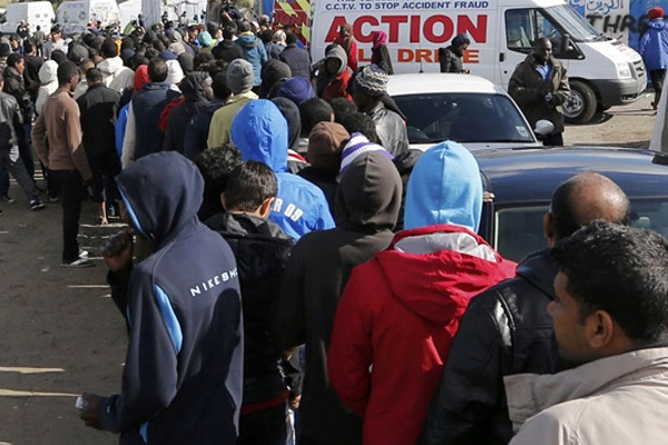 Sığınmacılar kaçakçılara umut bağladı