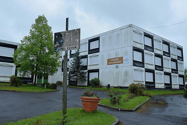 Müslüman öğrencilere 'ayrımcılık' kolyesi