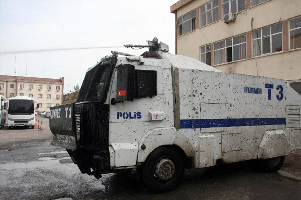 TOMA’ya bombalı saldırı