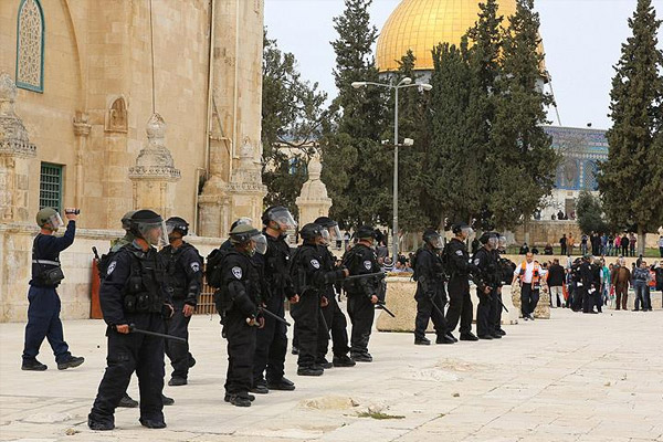 İsrail'den Mescid-i Aksa girişlerine kısıtlama