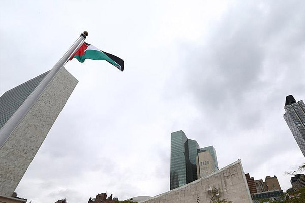 İsrail karşıtı Yahudiler bayrak kutlaması yaptı