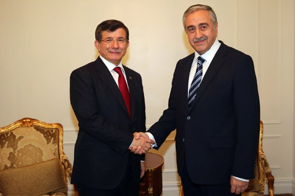 Davutoğlu Akıncı ile görüştü