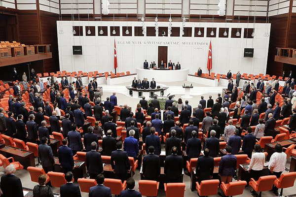 Meclis bugün toplanıyor