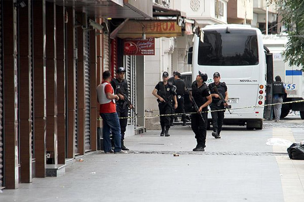 Diyarbakır'da iki BDP'li başkan tutuklandı