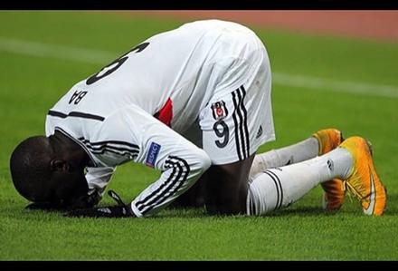 Demba Ba gol olup yağdı