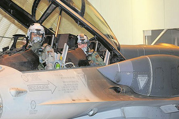 Hava harekatına komutan da katılmış