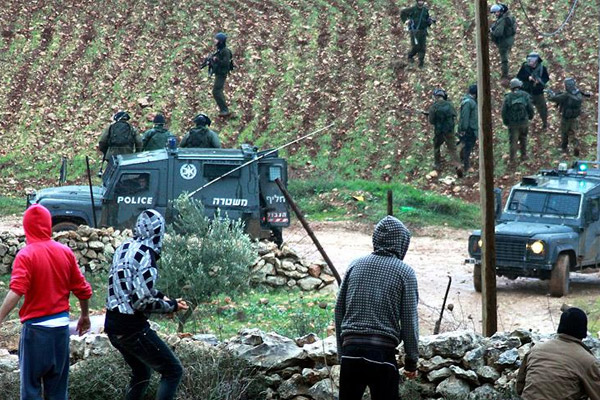 Yahudi yerleşimciler Filistinlilere saldırdı