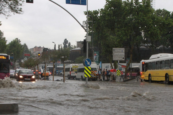 Sağanaklar devam ediyor