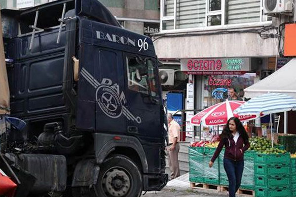 TIR faciası ucuz atlatıldı