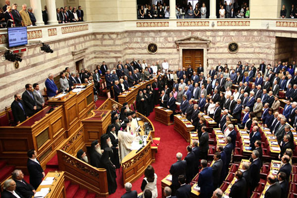 Yunanistan  parlamentosunda Kur'an-ı Kerim'li yemin
